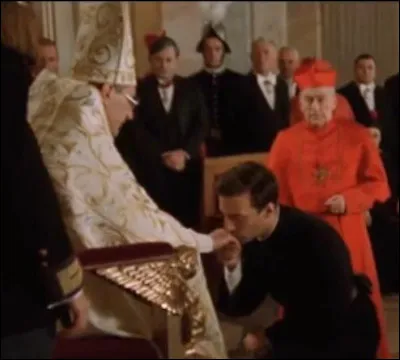 Dans quel film Marcel Iures incarne-t-il le pape Pie XII, qui n'a rien fait pour aider les juifs lors de la Seconde Guerre mondiale ?