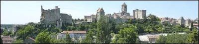 Quelle est cette commune poss&eacute;dant une manufacture de porcelaine et travers&eacute;e par la Vienne dont on voit ici un imposant ch&acirc;teau et de nombreuses b&acirc;tisses ?