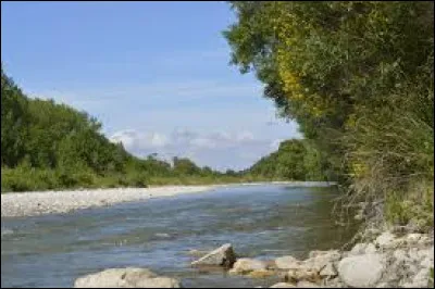 Quelle est cette rivière, longue de 113 km, qui prend sa source dans la massif précédent, coule vers le sud ouest, arrose Nyons et se jette dans le Rhône près d'Orange ?