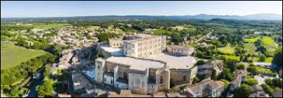 A quel personnalité du XVIIe siècle le village de Grignan, dans le sud du département , est-il associé ?