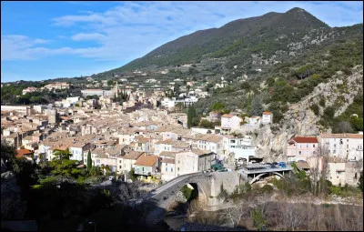 Quelle est cette ville de 6 700 habitants, petite sous-préfecture du sud-est du département ?