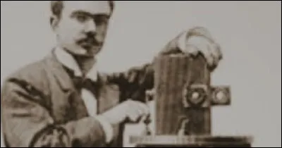 Quel inventeur français a donné le terme "cinématographe" à l'appareil de projection dont il déposa le brevet en 1892 ?