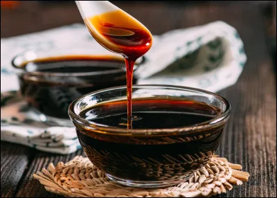 Quel sirop visqueux constitue le résidu de la fabrication du sucre ?