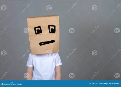 Ses yeux sont carrés.