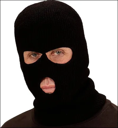 Un voleur s'infiltre par ta chambre alors que tu es dans ton salon seul(e). Que fais-tu ?