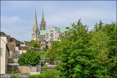 &Agrave; cette &eacute;poque, les lignes t&eacute;l&eacute;phoniques &eacute;taient en a&eacute;rien, il n'y avait pratiquement pas de c&acirc;bles, un poteau pi&eacute;g&eacute; par ci, un poteau pi&eacute;g&eacute; par l&agrave; et voila un kilom&egrave;tre de ligne coup&eacute;. Au total, combien ont &eacute;t&eacute; an&eacute;antis ?