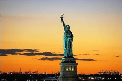 Quelle est la hauteur totale de la statue sans son socle ?