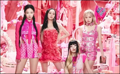 Quelle membre a été la première à être révélée comme faisant partie de Blackpink ?