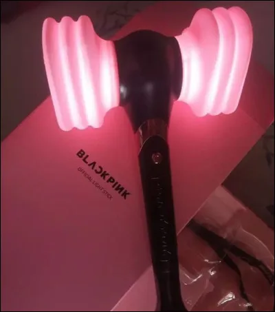 Quel est le nom du lightstick officiel de Blackpink ?