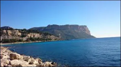 Quel est ce cap, situé entre Cassis et La Ciotat, dont les falaises dominent la mer de 363 mètres ?
