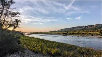 Quel est ce grand cours d'eau qui borde le département au nord en le séparant du Vaucluse ?