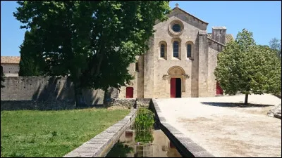 Quelle est cette ancienne abbaye, située dans le nord du département, qui fait partie des abbayes cisterciennes de Provence appelées les "trois soeurs provençales" ?