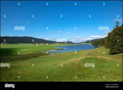 Quelle est la particularité du village suisse de Brévine ?