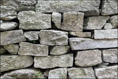 Quelle célèbre installation scientifique se trouvait au sommet du puy de Dôme ?