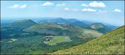 À quelle chaîne de montagnes appartient le puy de Dôme ?