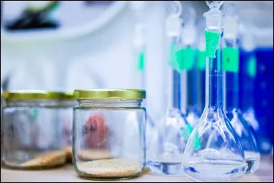 Quel célèbre philosophe a réalisé une expérience sur le puy de Dôme au XVIIe siècle ?