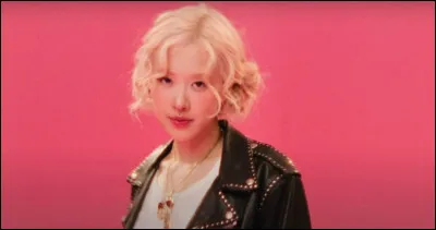 Quel est le titre de son premier single solo ?