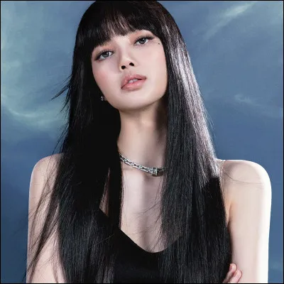 Encore une fois, qui est elle ?