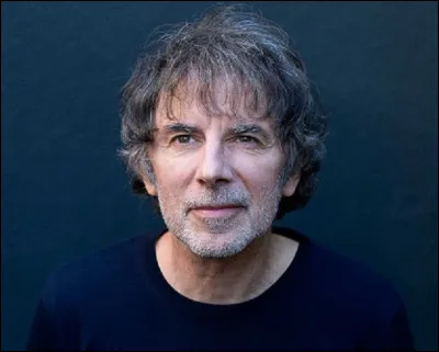 Qui est ce chanteur dont l'un des albums s'intitule ''Le Choix de la Reine'' ?