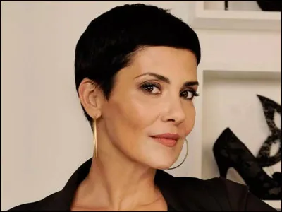 Qui est cette animatrice, présentatrice de l'émission ''Les Reines du shopping'' ?