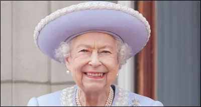 Quel surnom affectueux ses proches donnaient-ils à la reine Élisabeth II ?