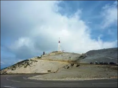 Le mont Ventoux se trouve dans la région Auvergne-Rhône-Alpes.