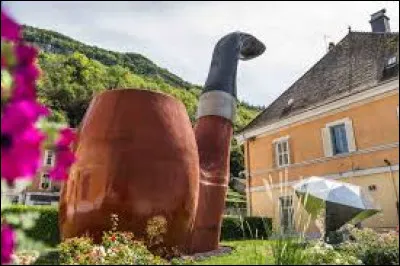 Quelle ville française est considérée comme la capitale de la pipe ?