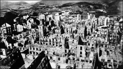 Comment le bombardement de Guernica a-t-il été perçu internationalement ?