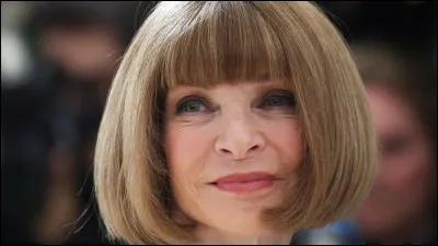 Qui est cette journaliste britannique, surnomm&eacute;e ''la papesse de la mode'' ?