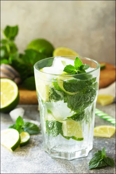Quel type d'alcool est utilisé pour préparer un mojito ?