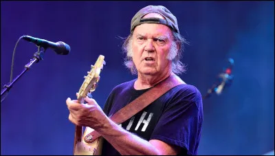 Qui est ce chanteur n&eacute; au Canada, auteur-compositeur et interpr&egrave;te du titre ''Heart Of Gold'' ?