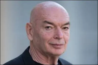 Je suis un bâtisseur né au pays des pruneaux et un architecte mondialement connu, j'ai rénové l'opéra de Lyon, j'ai conçu l'Institut du monde arabe et le musée des Arts premiers. Qui suis-je ?