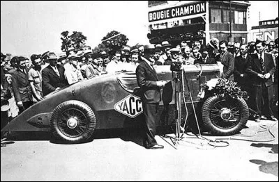 Quelle est cette Citroën qui bat plusieurs records en 1933 sur le circuit de Montlhéry ?