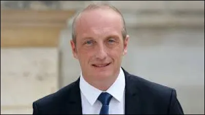 Qui est le ministre de la Fonction publique ?