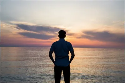 Quel chanteur interprète le titre "Face à la mer" en duo avec "Passi" ?