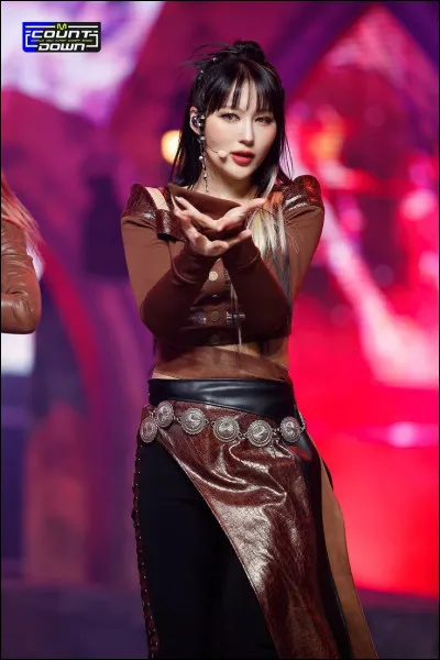 Quelle membre de Dreamcatcher est connue pour sa voix principale puissante et distinctive ?