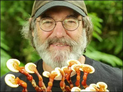 Comment appelle-t-on une personne spécialisée dans l'étude des champignons ?