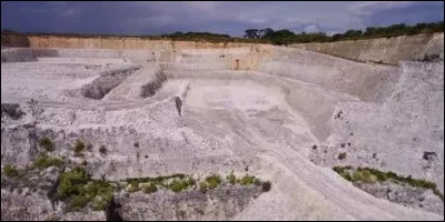 Autour de lui, on y va de fond en combe, c'est le...