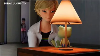 Le surnom de Gabriel Agreste, prononcé par la peluche, est Papa Rasol.