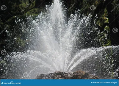 Quel est le pourcentage moyen d'eau dans le miel naturel ?