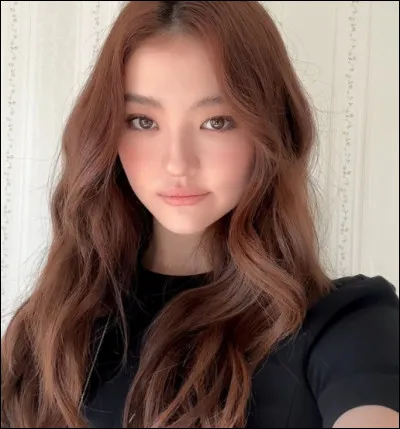 Qui est cette membre de Meovv ?