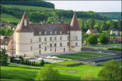 Je vous emmène maintenant au château de Chailly-sur-Armançon. Commune de l'arrondissement de Beaune, elle se situe dans le département ...
