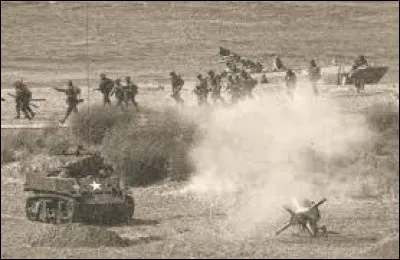 Quel projet américain visait à produire une arme atomique à l'issue de la guerre ?