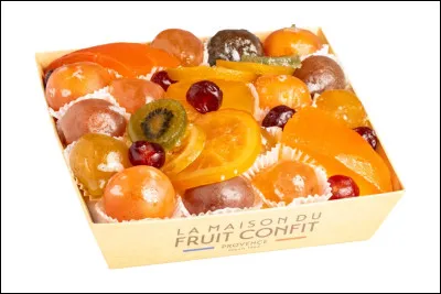 Quel ingrédient est généralement présent dans un Banana split ?