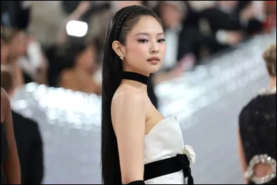Jennie est ambassadrice mondiale de plusieurs marques de luxe. Laquelle des marques suivantes fait partie de ses collaborations ?