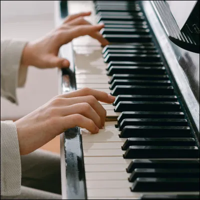 Quel est le nombre de touches sur un piano moderne de taille standard ?