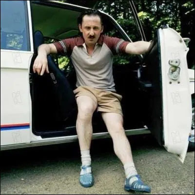 Quel acteur incarne un alcoolique à grande gueule prénommé Claudy dans le film "Dikkenek" ?