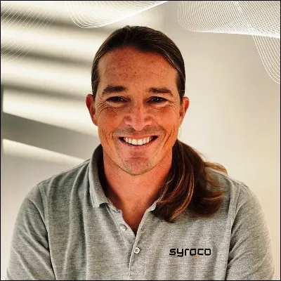 Dans quel sport nautique, qui a pris son essor au début des années 2000, le Français Alexandre Caizergues a-t-il battu plusieurs records de vitesse ?