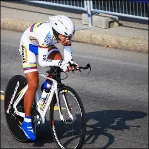 Vainqueur du Tour de l'Avenir 2010, ce jeune coureur de 20 ans a relanc la lgende des grimpeurs colombiens en survolant le difficile contre-la-montre en cte de Risoul Un futur grand ?