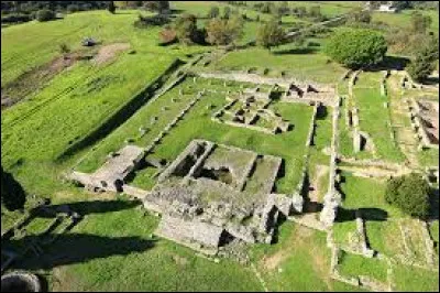 Quelle est cette localité de la plaine orientale, habitée depuis l'antiquité par les Grecs puis les Etrusques et les Romains ?
